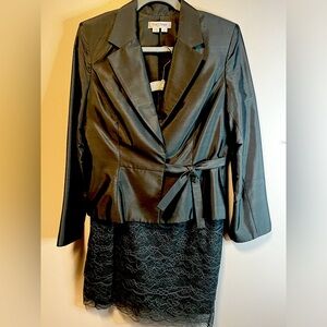 Beautiful green silk and lace Kay Unger Suit. Size 12